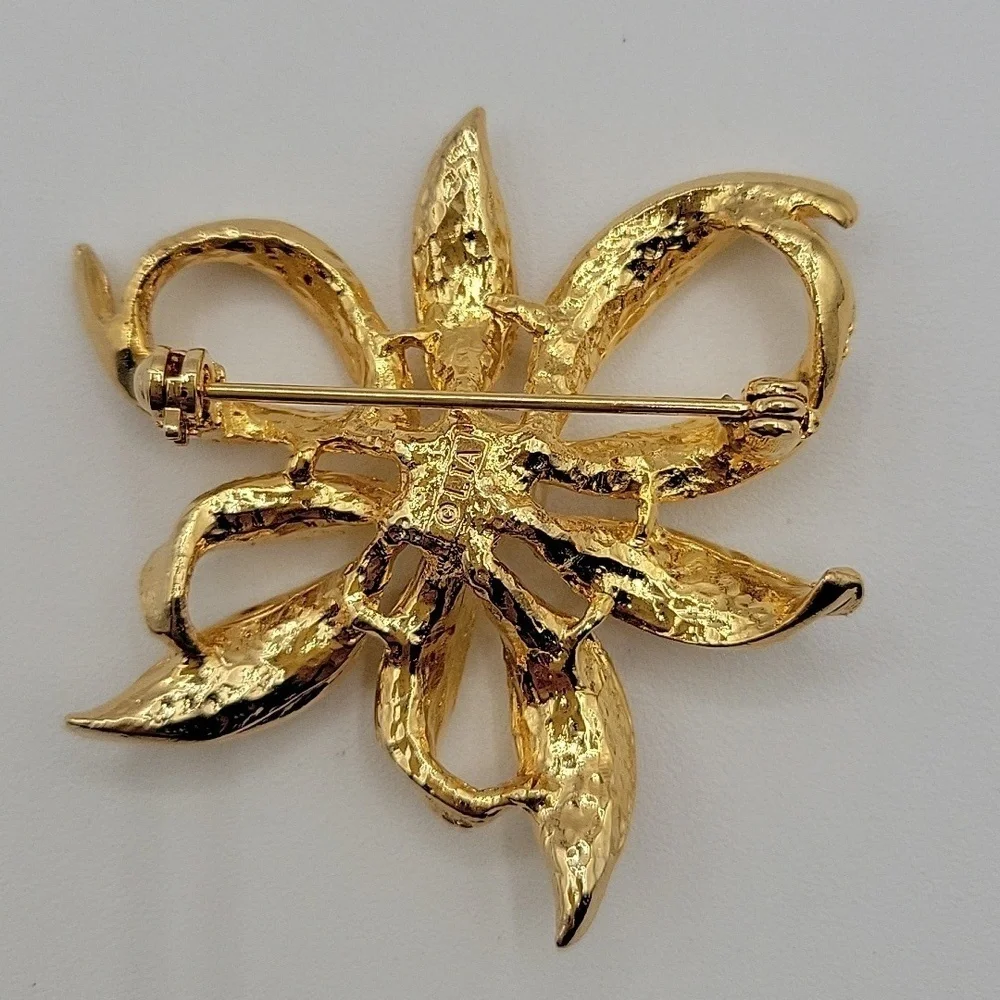 LIA Vintage Gold Tone Brooch w/ Faux Pearl
